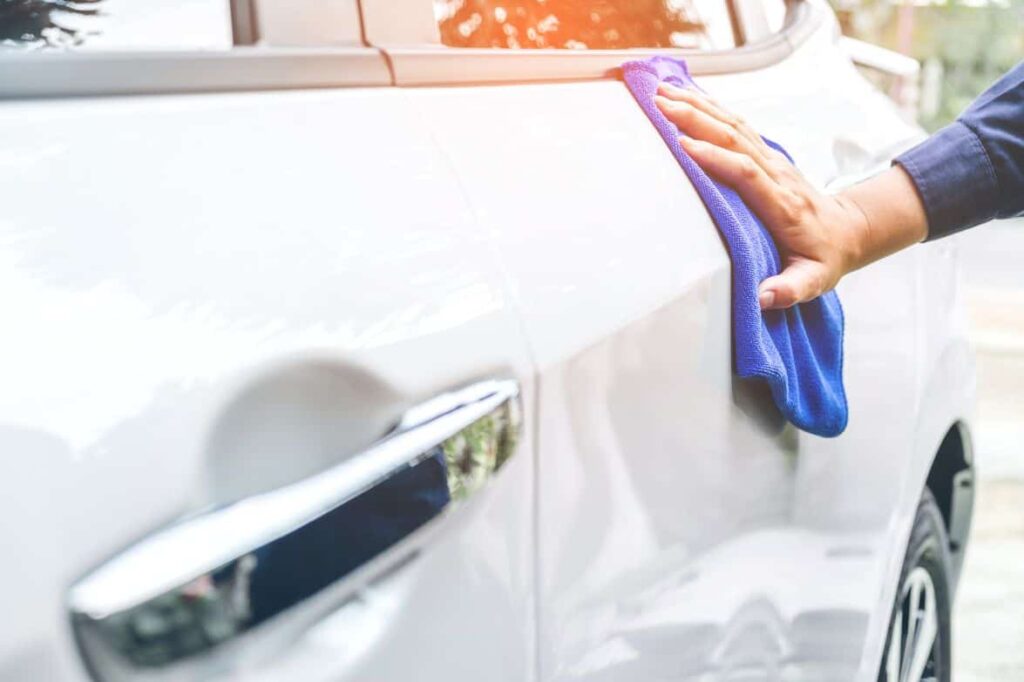 Car wash by hand versus automatic car wash - Concept Car Credit